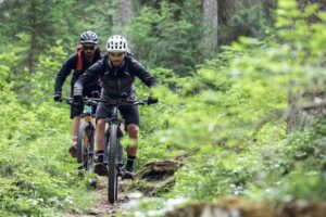 descubre cuanto cuesta una llanta de bicicleta y ahorra dinero en tu proxima compra