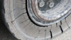 llantas montacargas rendimiento y durabilidad para tu negocio